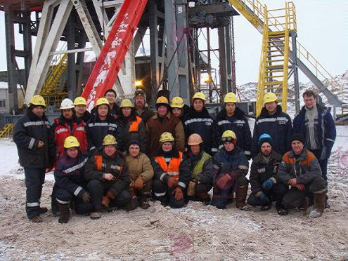 This is a group pic of KOSUN’s technicians and Russian drilling crew fighting with the extreme coldness on the site of Jetby Oilfield in Aktau, Kazakhstan. 